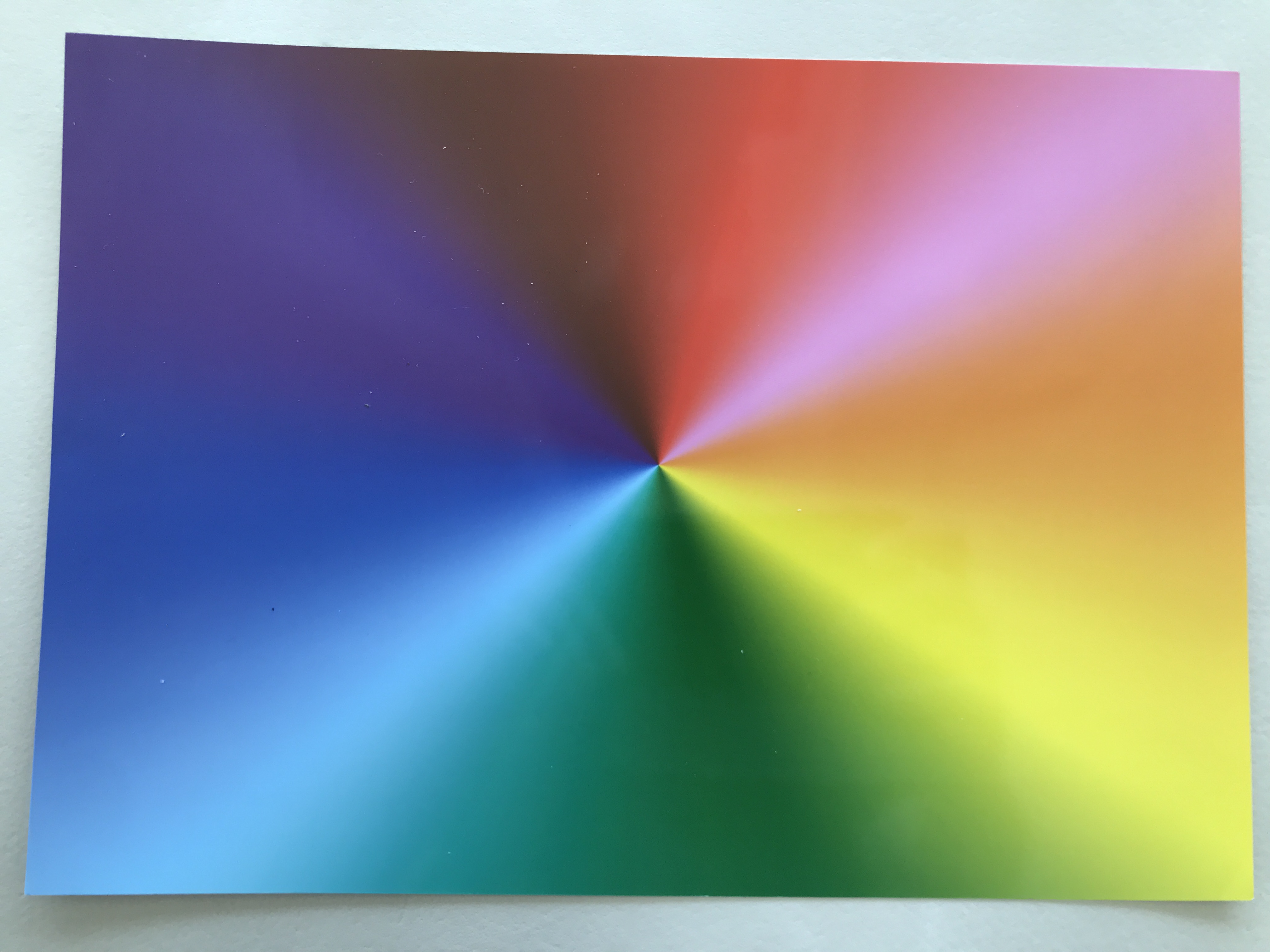 prisme chromatique représentant toutes le spectre des couleurs visibles à l'oeil nu